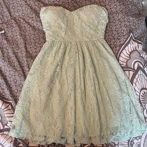 Women’s strapless lace dress